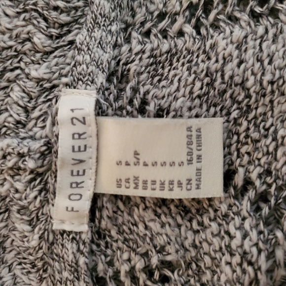 FOREVER 21 | Gray Cover-Up Sweater Shawl - Picture 7 of 7